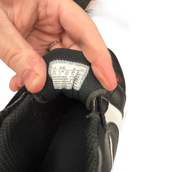 Jordan 1 Low ALT (PS) 'Bred Toe 2.0' White Black Red Hook & Loop 10C Nike Air - Picture 5 of 8